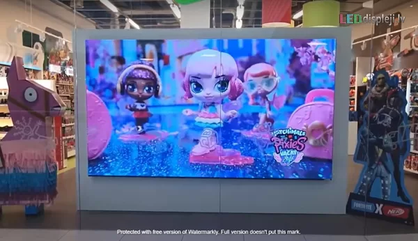 t.c Riga Plaza, XS veikals, LED ekrāns veikala vitrīnu noformēšanai